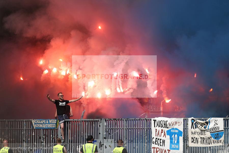 Gesseln, Bengalos, Pyrotechnik, Stimmung, Fans, Merck-Stadion am Böllenfalltor, Darmstadt, 15.05.2022, DFL, sport, action, Mai 2022, Saison 2021/2022, Fussball, 2. Bundesliga, SCP, D98, SV98, SC Paderborn 07, SV Darmstadt 98 - Bild-ID: 2327319 Gesseln, Bengalos, Pyrotechnik, Stimmung, Fans, Merck-Stadion am Böllenfalltor, Darmstadt, 15.05.2022, DFL, sport, action, Mai 2022, Saison 2021/2022, Fussball, 2. Bundesliga, SCP, D98, SV98, SC Paderborn 07, SV Darmstadt 98 - Bild-ID: 2327319