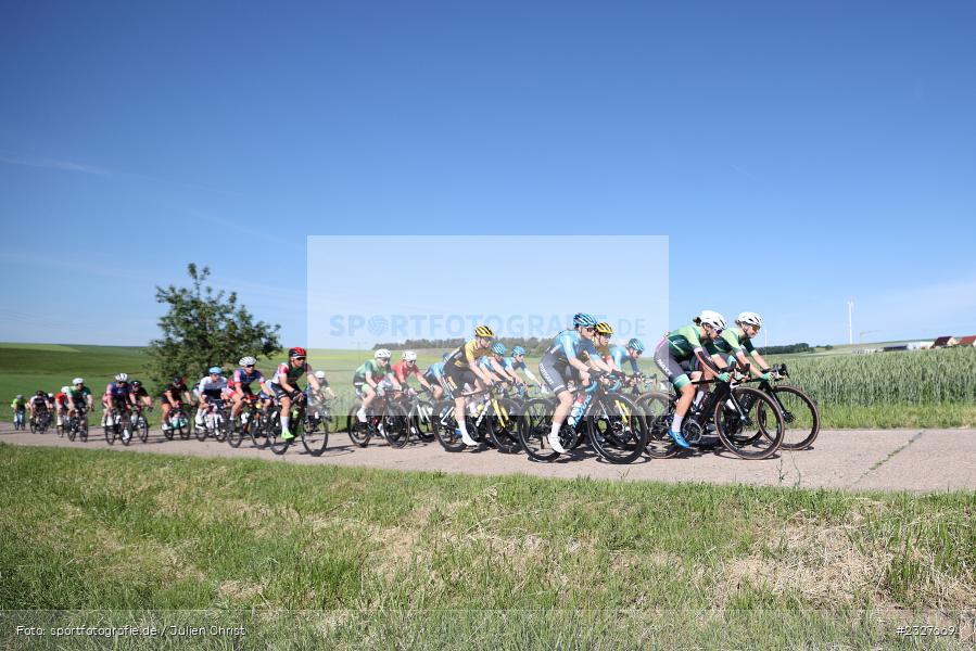 MAXX SOLAR LINDIG Women, Lydia Ventker, Team Stuttgart, Judith Krahl, Jumbo-Visma Women, Linda Riedmann, Stadtgebiet, 22.05.2022, Rad Net, BDR, sport, action, Mai 2022, Radrennen, Urspringen, Radsport, Karbach, 34. Main-Spessart-Rundfahrt - Bild-ID: 2327669