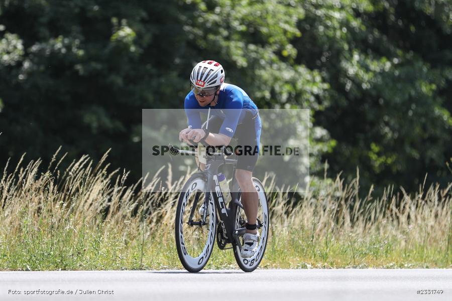 sport, action, Zellingen, Triathlon, Juni 2022, Erlabrunn, Bundesstrasse, 19.06.2022, 14. Laufstil Würzburg Triathlon - Bild-ID: 2331749 sport, action, Zellingen, Triathlon, Juni 2022, Erlabrunn, Bundesstrasse, 19.06.2022, 14. Laufstil Würzburg Triathlon - Bild-ID: 2331749