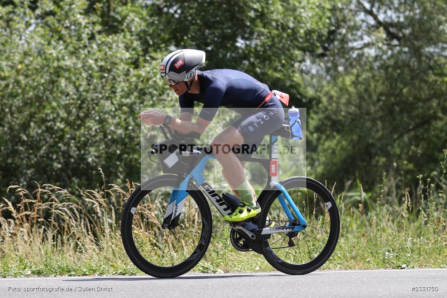 sport, action, Zellingen, Triathlon, Juni 2022, Erlabrunn, Bundesstrasse, 19.06.2022, 14. Laufstil Würzburg Triathlon - Bild-ID: 2331750 sport, action, Zellingen, Triathlon, Juni 2022, Erlabrunn, Bundesstrasse, 19.06.2022, 14. Laufstil Würzburg Triathlon - Bild-ID: 2331750
