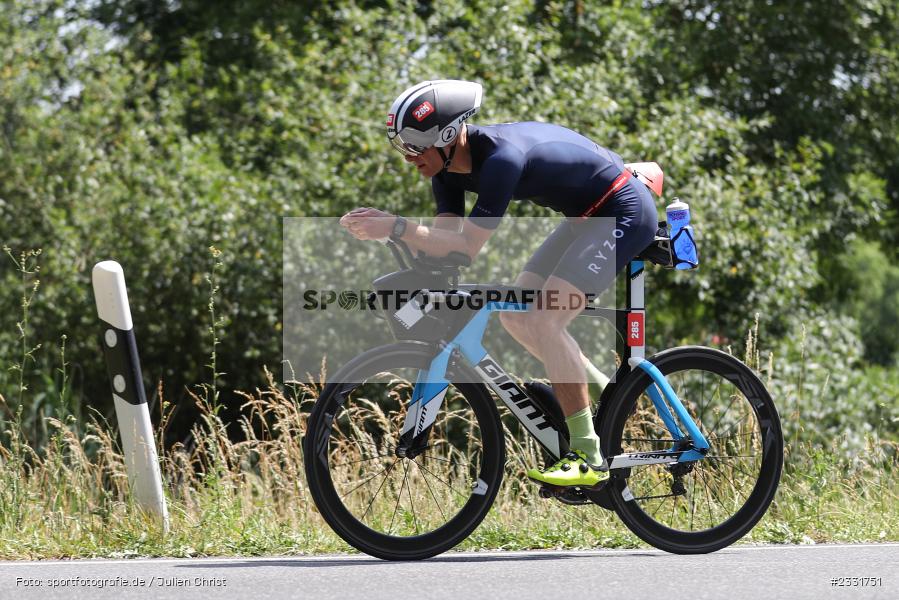sport, action, Zellingen, Triathlon, Juni 2022, Erlabrunn, Bundesstrasse, 19.06.2022, 14. Laufstil Würzburg Triathlon - Bild-ID: 2331751 sport, action, Zellingen, Triathlon, Juni 2022, Erlabrunn, Bundesstrasse, 19.06.2022, 14. Laufstil Würzburg Triathlon - Bild-ID: 2331751