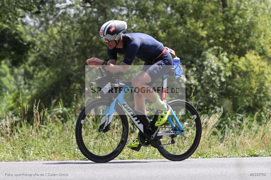 sport, action, Zellingen, Triathlon, Juni 2022, Erlabrunn, Bundesstrasse, 19.06.2022, 14. Laufstil Würzburg Triathlon - Bild-ID: 2331752 sport, action, Zellingen, Triathlon, Juni 2022, Erlabrunn, Bundesstrasse, 19.06.2022, 14. Laufstil Würzburg Triathlon - Bild-ID: 2331752