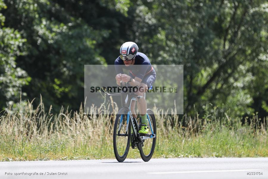sport, action, Zellingen, Triathlon, Juni 2022, Erlabrunn, Bundesstrasse, 19.06.2022, 14. Laufstil Würzburg Triathlon - Bild-ID: 2331754 sport, action, Zellingen, Triathlon, Juni 2022, Erlabrunn, Bundesstrasse, 19.06.2022, 14. Laufstil Würzburg Triathlon - Bild-ID: 2331754