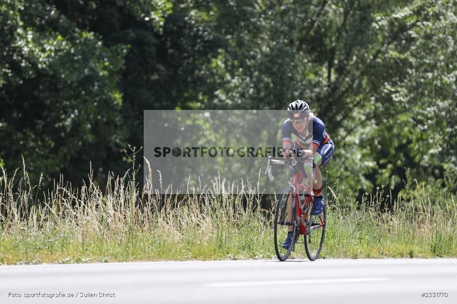 sport, action, Zellingen, Triathlon, Juni 2022, Erlabrunn, Bundesstrasse, 19.06.2022, 14. Laufstil Würzburg Triathlon - Bild-ID: 2331770 sport, action, Zellingen, Triathlon, Juni 2022, Erlabrunn, Bundesstrasse, 19.06.2022, 14. Laufstil Würzburg Triathlon - Bild-ID: 2331770