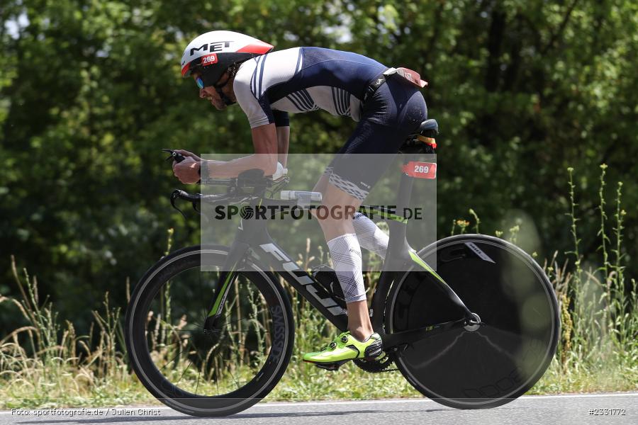 sport, action, Zellingen, Triathlon, Juni 2022, Erlabrunn, Bundesstrasse, 19.06.2022, 14. Laufstil Würzburg Triathlon - Bild-ID: 2331772 sport, action, Zellingen, Triathlon, Juni 2022, Erlabrunn, Bundesstrasse, 19.06.2022, 14. Laufstil Würzburg Triathlon - Bild-ID: 2331772