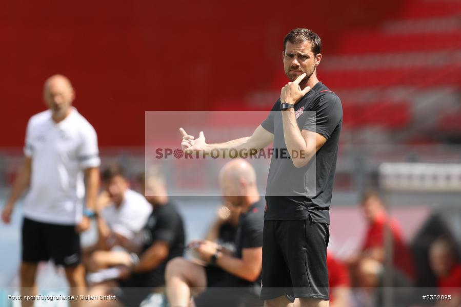 Hände, Arme, gestikuliert, Marco Wildersinn, FLYERALARM Arena, Würzburg, 25.06.2022, RLSW, BFV, sport, action, Fussball, Juni 2022, Saison 2022/2023, Regionalliga Südwest, Regionalliga Bayern, Testspiel, Landesfreundschaftsspiele, OFC, FWK, Kickers Offenbach, FC Würzburger Kickers - Bild-ID: 2332895