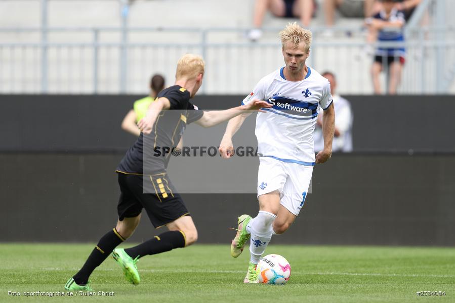 Magnus Warming, Merck-Stadion am Böllenfalltor, Darmstadt, 09.07.2022, DFB, DFL, sport, action, Fussball, Juli 2022, Saison 2022/2023, 3. Liga, 2. Bundesliga, Testspiel, Regional Freundschaftsspiele, BAY, SVD, SpVgg Bayreuth, SV Darmstadt 98 - Bild-ID: 2334054 Magnus Warming, Merck-Stadion am Böllenfalltor, Darmstadt, 09.07.2022, DFB, DFL, sport, action, Fussball, Juli 2022, Saison 2022/2023, 3. Liga, 2. Bundesliga, Testspiel, Regional Freundschaftsspiele, BAY, SVD, SpVgg Bayreuth, SV Darmstadt 98 - Bild-ID: 2334054