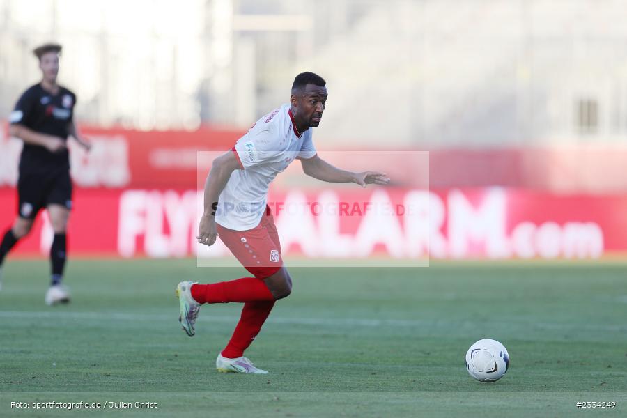 Saliou Sané, FLYERALARM Arena, Würzburg, 15.07.2022, BFV, sport, action, Fussball, Juli 2022, Saison 2022/2023, Regionalliga Bayern, SpVgg Hankofen-Hailing, FC Würzburger Kickers - Bild-ID: 2334249