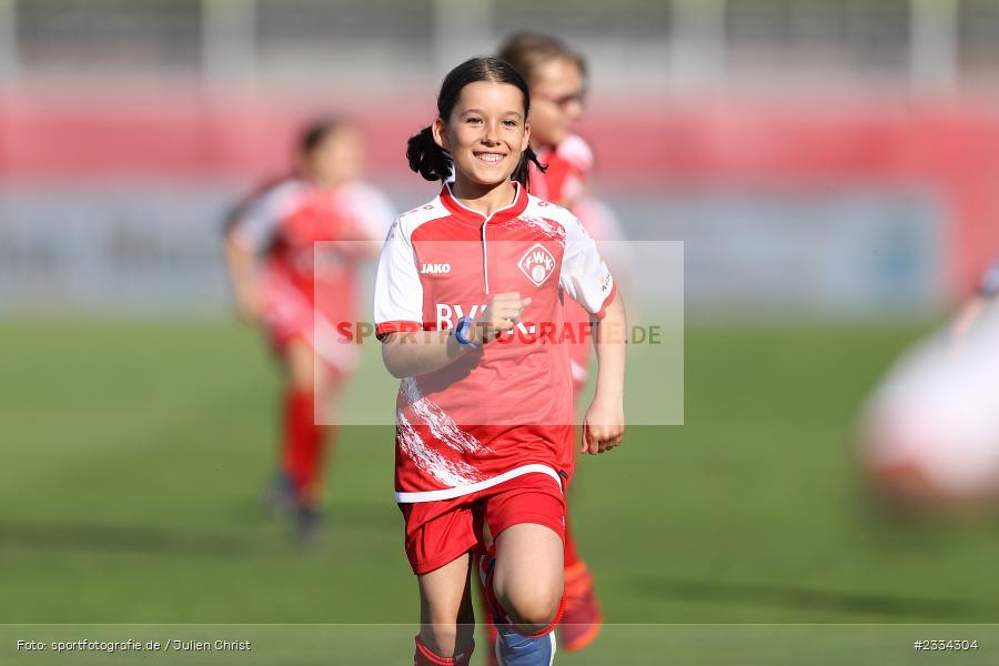 Einlaufkids, FLYERALARM Arena, Würzburg, 15.07.2022, BFV, sport, action, Fussball, Juli 2022, Saison 2022/2023, Regionalliga Bayern, SpVgg Hankofen-Hailing, FC Würzburger Kickers - Bild-ID: 2334304