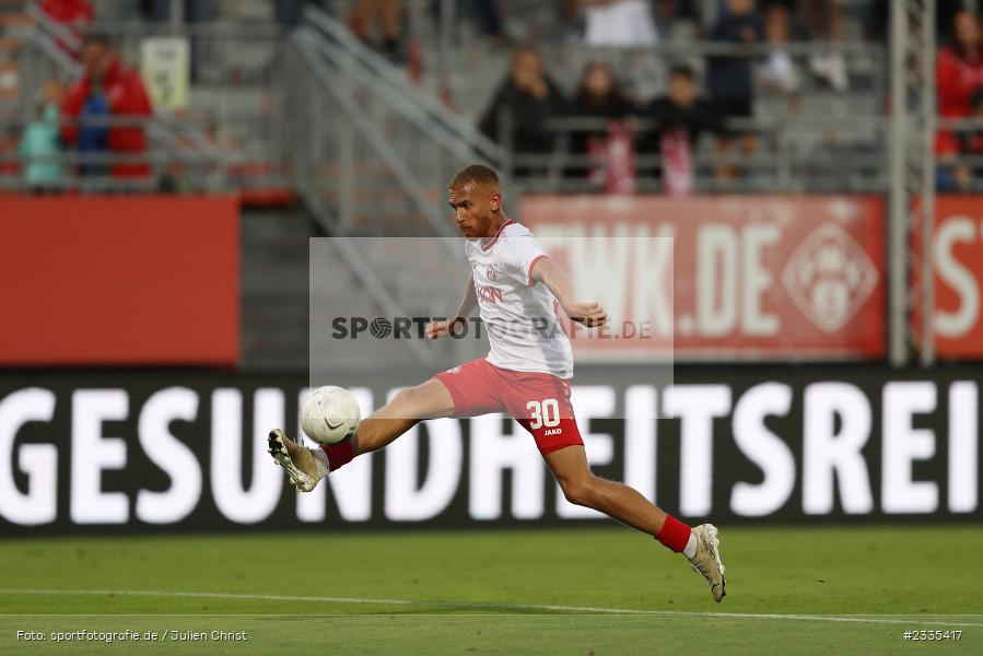 Benyas Solomon Junge-Abiol, FLYERALARM Arena, Würzburg, 29.07.2022, BFV, sport, action, Fussball, Juli 2022, Saison 2022/2023, Regionalliga Bayern, FCP, FWK, FC Pipinsried, FC Würzburger Kickers - Bild-ID: 2335417