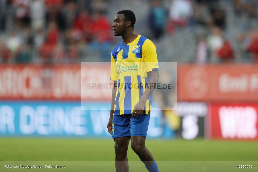 Bernard Mwarome, FLYERALARM Arena, Würzburg, 29.07.2022, BFV, sport, action, Fussball, Juli 2022, Saison 2022/2023, Regionalliga Bayern, FCP, FWK, FC Pipinsried, FC Würzburger Kickers - Bild-ID: 2335502