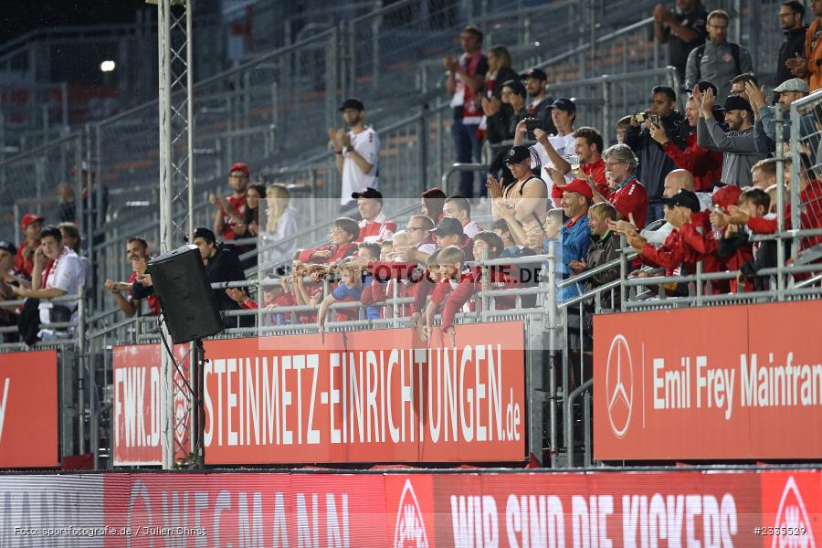 Zuschauer, FLYERALARM Arena, Würzburg, 29.07.2022, BFV, sport, action, Fussball, Juli 2022, Saison 2022/2023, Regionalliga Bayern, FCP, FWK, FC Pipinsried, FC Würzburger Kickers - Bild-ID: 2335529
