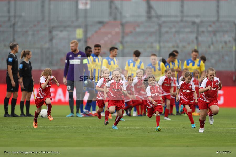 Einlaufkids, FLYERALARM Arena, Würzburg, 29.07.2022, BFV, sport, action, Fussball, Juli 2022, Saison 2022/2023, Regionalliga Bayern, FCP, FWK, FC Pipinsried, FC Würzburger Kickers - Bild-ID: 2335557