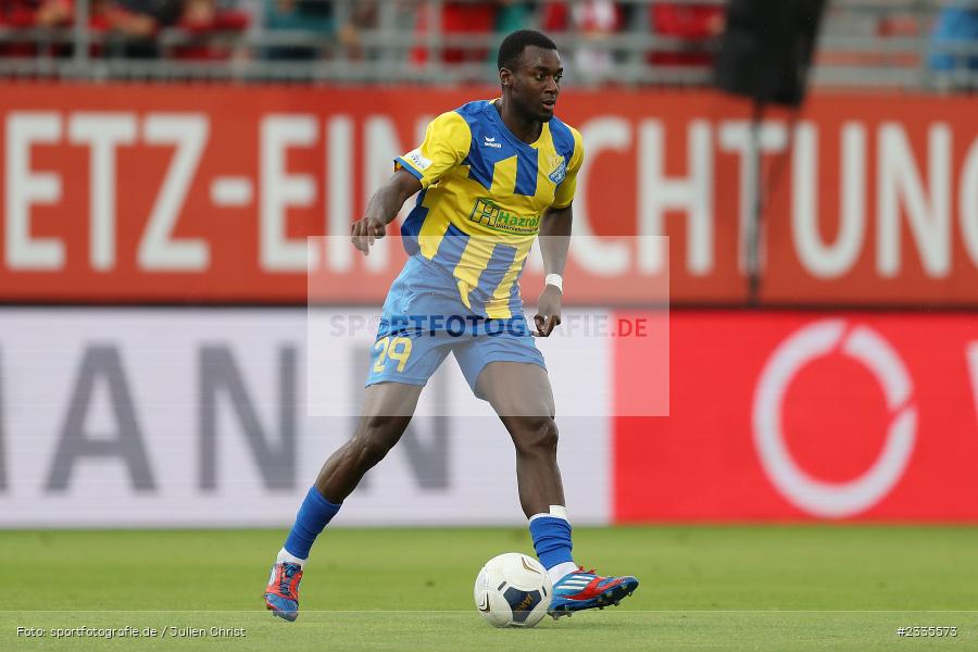 Bernard Mwarome, FLYERALARM Arena, Würzburg, 29.07.2022, BFV, sport, action, Fussball, Juli 2022, Saison 2022/2023, Regionalliga Bayern, FCP, FWK, FC Pipinsried, FC Würzburger Kickers - Bild-ID: 2335573