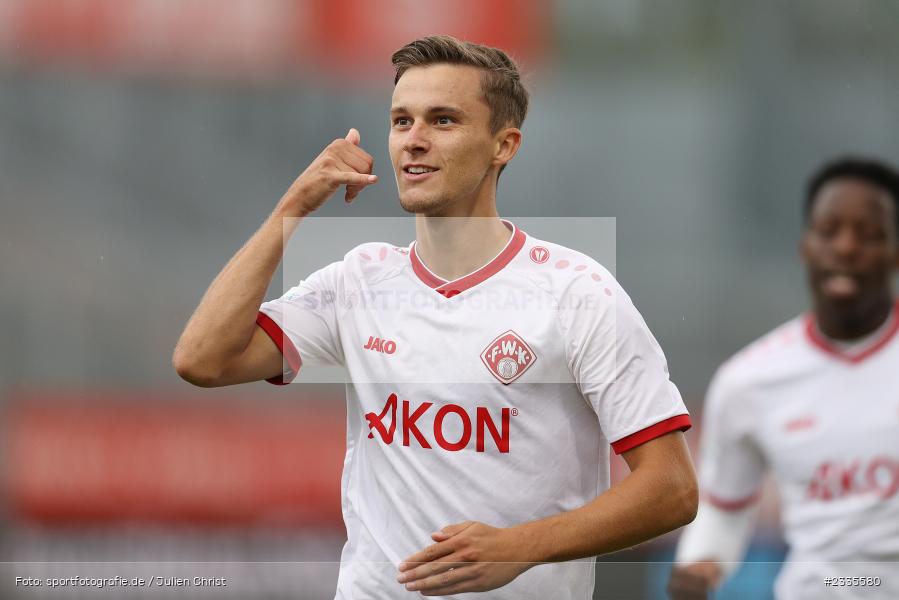 Maximilian Zaiser, FLYERALARM Arena, Würzburg, 29.07.2022, BFV, sport, action, Fussball, Juli 2022, Saison 2022/2023, Regionalliga Bayern, FCP, FWK, FC Pipinsried, FC Würzburger Kickers - Bild-ID: 2335580