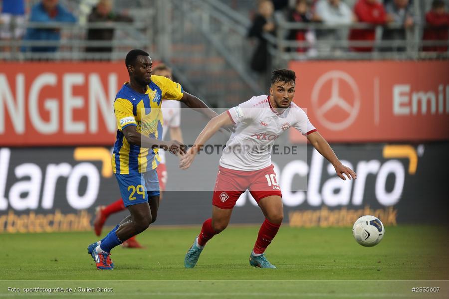 Bernard Mwarome, FLYERALARM Arena, Würzburg, 29.07.2022, BFV, sport, action, Fussball, Juli 2022, Saison 2022/2023, Regionalliga Bayern, FCP, FWK, FC Pipinsried, FC Würzburger Kickers - Bild-ID: 2335607