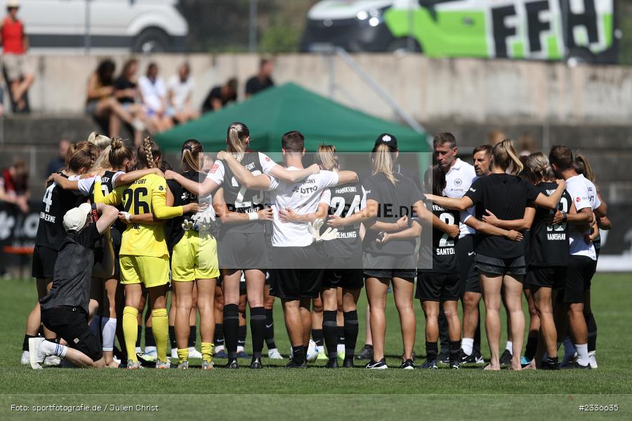 Mannschaftskreis, Sportgelände, Mainaschaff, 07.08.2022, DFB, sport, action, Fussball, August 2022, Saison 2022/2023, Am Eller, Freundschaftsspiele, Frauen, Eintracht in der Region, TSG, SGE, TSG Hoffenheim, Eintracht Frankfurt - Bild-ID: 2336635 Mannschaftskreis, Sportgelände, Mainaschaff, 07.08.2022, DFB, sport, action, Fussball, August 2022, Saison 2022/2023, Am Eller, Freundschaftsspiele, Frauen, Eintracht in der Region, TSG, SGE, TSG Hoffenheim, Eintracht Frankfurt - Bild-ID: 2336635