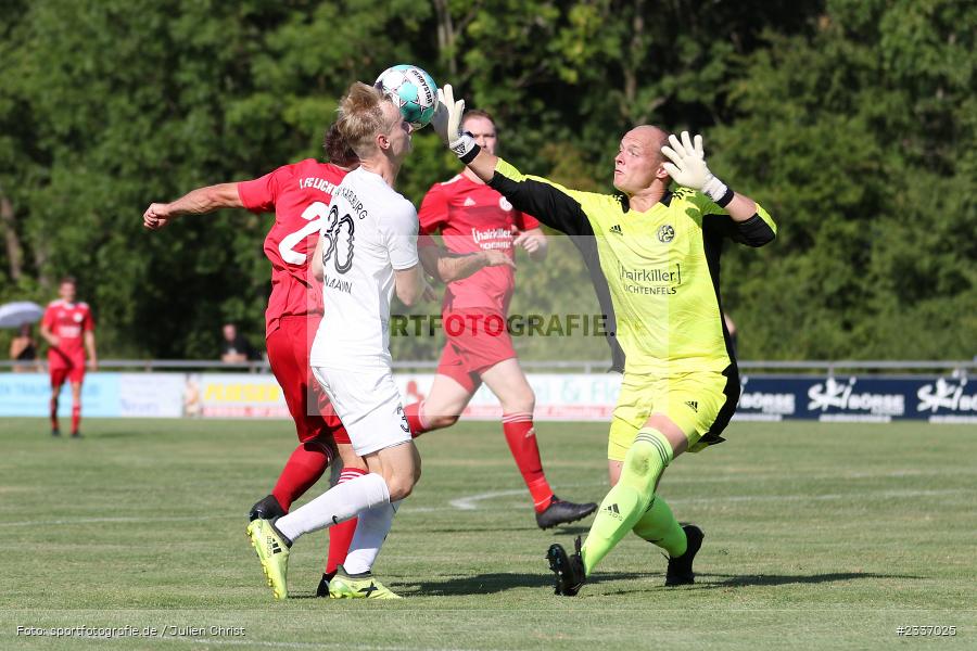 Pascal Graf, Marco Kunzmann, Niklas Weise, Sportgelände, Karlburg, 13.08.2022, BFV, sport, action, Fussball, August 2022, Saison 2022/2023, Landesliga Nordwest, FCL, TSV, 1. FC Lichtenfels, TSV Karlburg - Bild-ID: 2337025