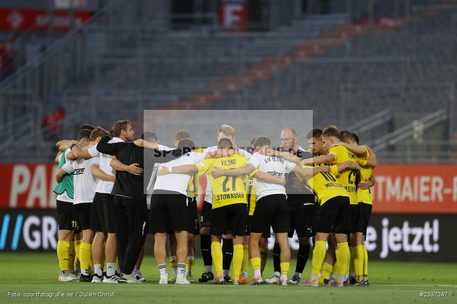 Thomas Stowasser, Mannschaftskreis, FLYERALARM Arena, Würzburg, 19.08.2022, BFV, sport, action, Fussball, August 2022, Saison 2022/2023, RLB, 7. Spieltag, Regionalliga Bayern, VIL, DJK, FWK, DJK Vilzing, FC Würzburger Kickers - Bild-ID: 2337247