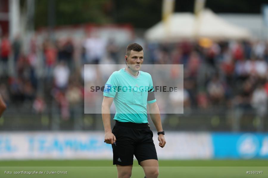 Schiedsrichter, Elias Tiedeken, FLYERALARM Arena, Würzburg, 19.08.2022, BFV, sport, action, Fussball, August 2022, Saison 2022/2023, RLB, 7. Spieltag, Regionalliga Bayern, VIL, DJK, FWK, DJK Vilzing, FC Würzburger Kickers - Bild-ID: 2337297 Schiedsrichter, Elias Tiedeken, FLYERALARM Arena, Würzburg, 19.08.2022, BFV, sport, action, Fussball, August 2022, Saison 2022/2023, RLB, 7. Spieltag, Regionalliga Bayern, VIL, DJK, FWK, DJK Vilzing, FC Würzburger Kickers - Bild-ID: 2337297