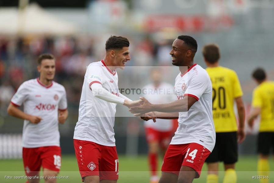 Torjubel, Saliou Sané, Ivan Franjic, FLYERALARM Arena, Würzburg, 19.08.2022, BFV, sport, action, Fussball, August 2022, Saison 2022/2023, RLB, 7. Spieltag, Regionalliga Bayern, VIL, DJK, FWK, DJK Vilzing, FC Würzburger Kickers - Bild-ID: 2337316