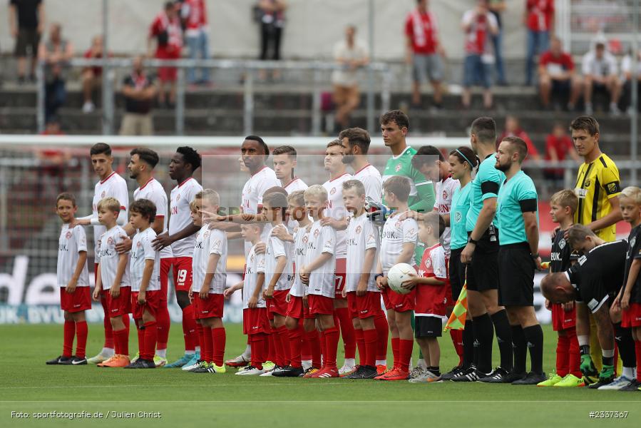 Einlaufkinder, FLYERALARM Arena, Würzburg, 19.08.2022, BFV, sport, action, Fussball, August 2022, Saison 2022/2023, RLB, 7. Spieltag, Regionalliga Bayern, VIL, DJK, FWK, DJK Vilzing, FC Würzburger Kickers - Bild-ID: 2337367