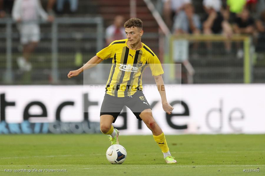 Lukas Schröder, FLYERALARM Arena, Würzburg, 19.08.2022, BFV, sport, action, Fussball, August 2022, Saison 2022/2023, RLB, 7. Spieltag, Regionalliga Bayern, VIL, DJK, FWK, DJK Vilzing, FC Würzburger Kickers - Bild-ID: 2337405