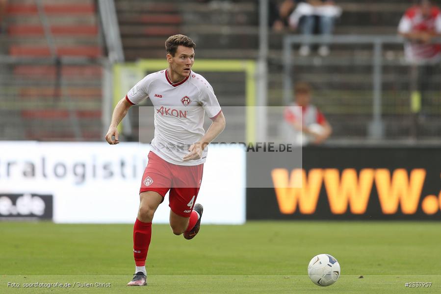 Lukas Müller, FLYERALARM Arena, Würzburg, 26.08.2022, BFV, sport, action, Fussball, August 2022, Saison 2022/2023, 9. Spieltag, Regionalliga Bayern, UHA, FWK, SpVgg Unterhaching, FC Würzburger Kickers - Bild-ID: 2337957