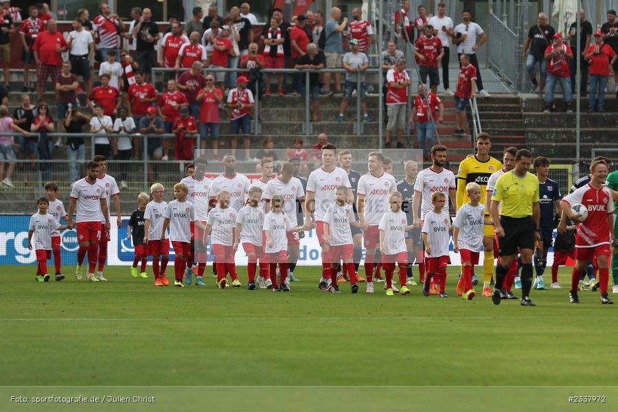Einlaufkinder, FLYERALARM Arena, Würzburg, 26.08.2022, BFV, sport, action, Fussball, August 2022, Saison 2022/2023, 9. Spieltag, Regionalliga Bayern, UHA, FWK, SpVgg Unterhaching, FC Würzburger Kickers - Bild-ID: 2337972