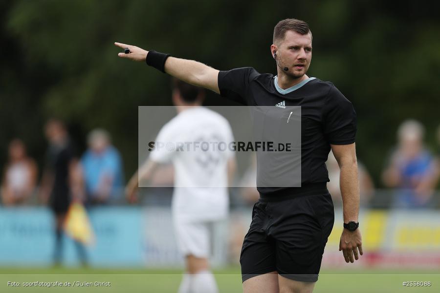 Schiedsrichter, Dominik Fober, Sportgelände in der Au, Karlburg, 27.08.2022, BFV, sport, action, Fussball, August 2022, Saison 2022/2023, 9. Spieltag, Landesliga Nordwest, DJK, TSV, DJK Schwebenried/Schwemmelsbach, TSV Karlburg - Bild-ID: 2338088