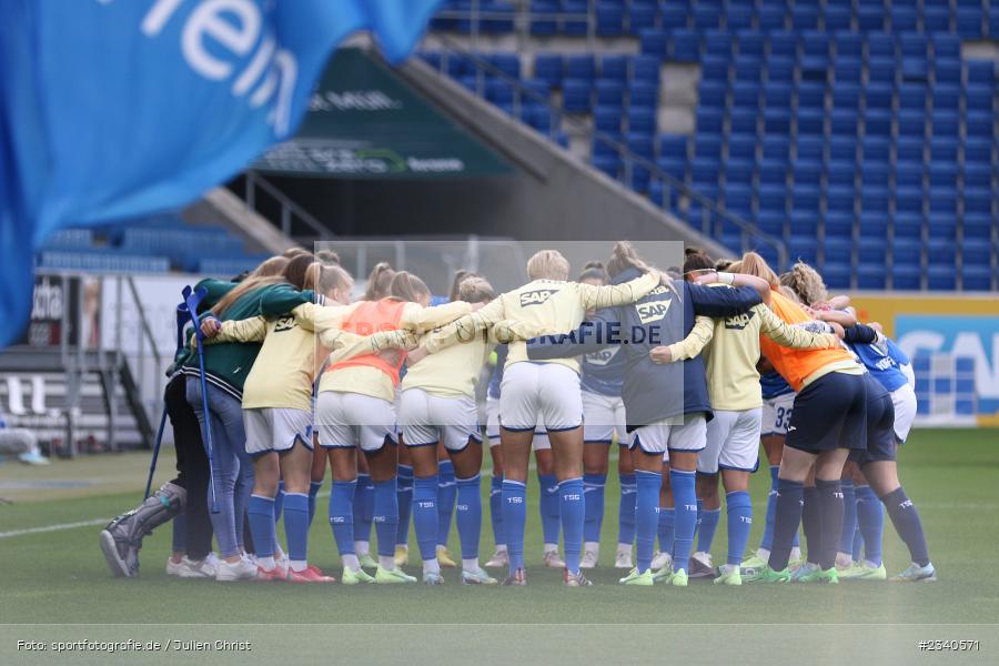 Mannschaftskreis, PreZero Arena, Sinsheim, 24.09.2022, DFB, sport, action, Fussball, September 2022, Saison 2022/2023, 2. Spieltag, Die Liga, FLYERALARM Frauen-Bundesliga, VFL, TSG, VfL Wolfsburg, TSG Hoffenheim - Bild-ID: 2340571