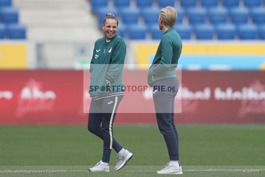 Pre-Match, Julia Hickelsberger-Füller, PreZero Arena, Sinsheim, 24.09.2022, DFB, sport, action, Fussball, September 2022, Saison 2022/2023, 2. Spieltag, Die Liga, FLYERALARM Frauen-Bundesliga, VFL, TSG, VfL Wolfsburg, TSG Hoffenheim - Bild-ID: 2340574