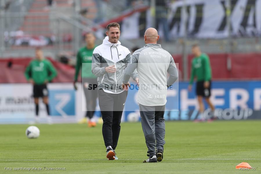 Tobias Strobl, FLYERALARM Arena, Würzburg, 25.09.2022, BFV, sport, action, Fussball, September 2022, Saison 2022/2023, Regionalliga Bayern, FCA, FWK, FC Augsburg II, FC Würzburger Kickers - Bild-ID: 2340700