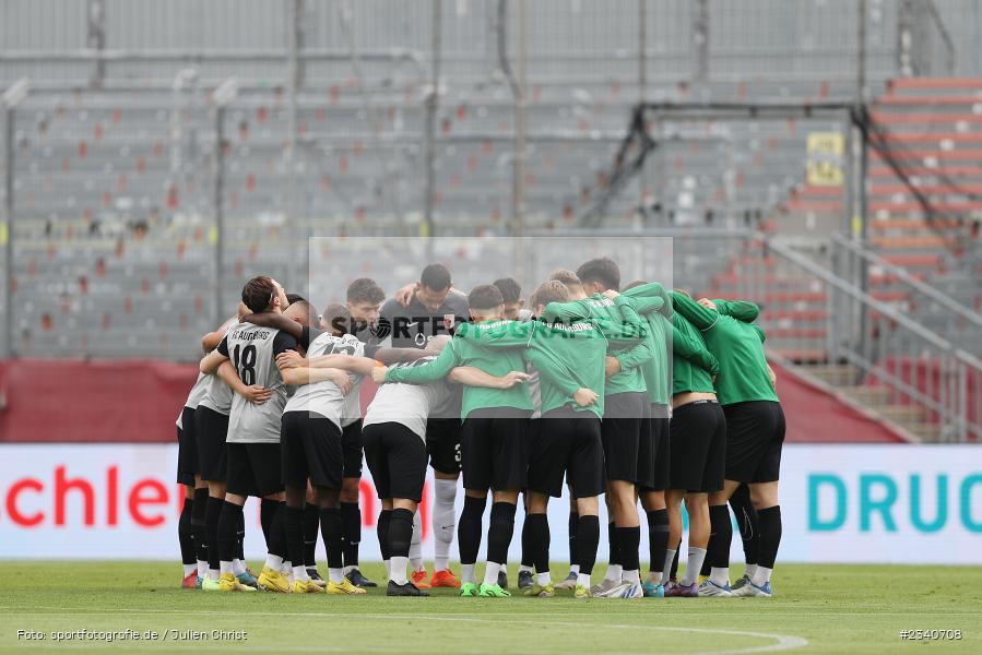 Mannschaftskreis, FLYERALARM Arena, Würzburg, 25.09.2022, BFV, sport, action, Fussball, September 2022, Saison 2022/2023, Regionalliga Bayern, FCA, FWK, FC Augsburg II, FC Würzburger Kickers - Bild-ID: 2340708 Mannschaftskreis, FLYERALARM Arena, Würzburg, 25.09.2022, BFV, sport, action, Fussball, September 2022, Saison 2022/2023, Regionalliga Bayern, FCA, FWK, FC Augsburg II, FC Würzburger Kickers - Bild-ID: 2340708