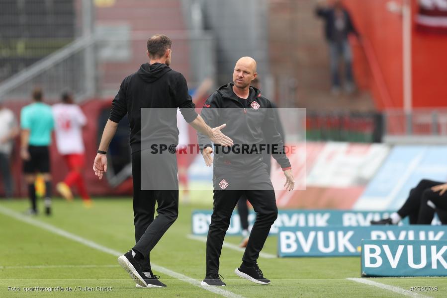 Abklatschen, Dominik Lang, FLYERALARM Arena, Würzburg, 25.09.2022, BFV, sport, action, Fussball, September 2022, Saison 2022/2023, Regionalliga Bayern, FCA, FWK, FC Augsburg II, FC Würzburger Kickers - Bild-ID: 2340768