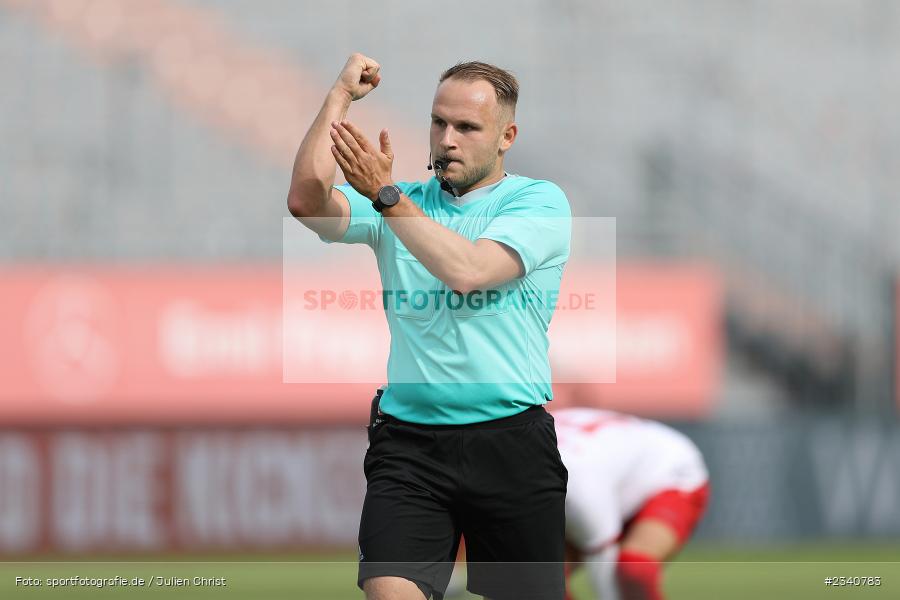 Elfmeter, Schiedsrichter, Christopher Knauer, FLYERALARM Arena, Würzburg, 25.09.2022, BFV, sport, action, Fussball, September 2022, Saison 2022/2023, Regionalliga Bayern, FCA, FWK, FC Augsburg II, FC Würzburger Kickers - Bild-ID: 2340783