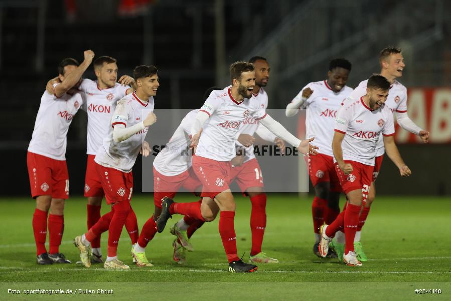 Franz Helmer, Dominik Meisel, Benjika Caciel, Saliou Sané, Ivan Franjic, Thomas Haas, Peter Kurzweg, Daniel Hägele, FLYERALARM Arena, Würzburg, 27.09.2022, BFV, sport, action, Fussball, September 2022, Saison 2022/2023, Viertelfinale, Toto-Pokal, BFV-Verbandspokal, DJK, FWK, DJK Vilzing, FC Würzburger Kickers - Bild-ID: 2341148