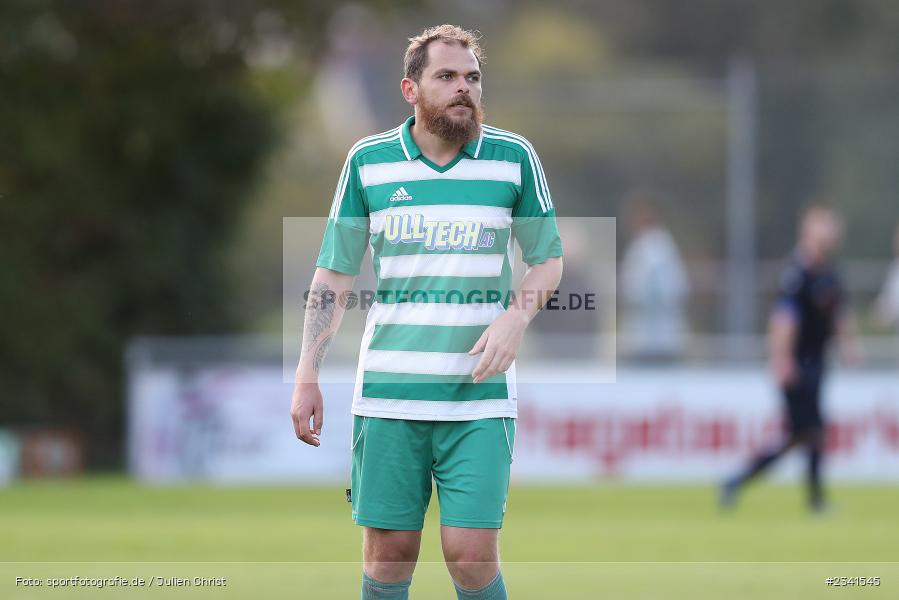 Julian Körner, Sportgelände, Steinbach, 01.10.2022, BFV, sport, action, Fussball, Oktober 2022, Saison 2022/2023, 10. Spieltag, Gruppe 3, Kreisklasse Würzburg, TSV Neuhütten-Wiesthal II, SV Sendelbach-Steinbach - Bild-ID: 2341545