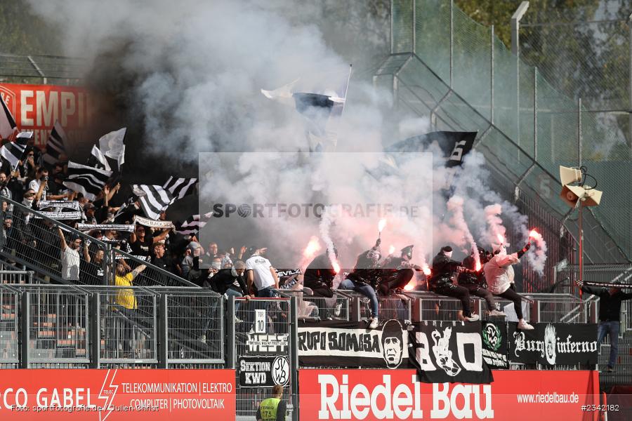 Fans, FLYERALARM Arena, Würzburg, 03.10.2022, sport, action, BFV, Fussball, Oktober 2022, Saison 2022/2023, 15. Spieltag, Regionalliga Bayern, SVW, FWK, SV Wacker Burghausen, TSV Karlburg - Bild-ID: 2342182