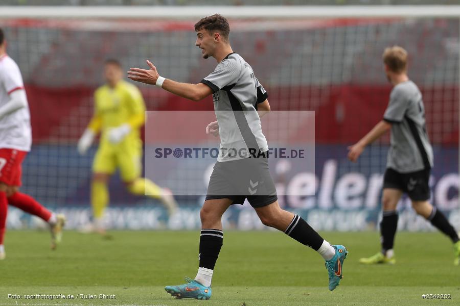 Edin Hyseni, FLYERALARM Arena, Würzburg, 03.10.2022, sport, action, BFV, Fussball, Oktober 2022, Saison 2022/2023, 15. Spieltag, Regionalliga Bayern, SVW, FWK, SV Wacker Burghausen, TSV Karlburg - Bild-ID: 2342202