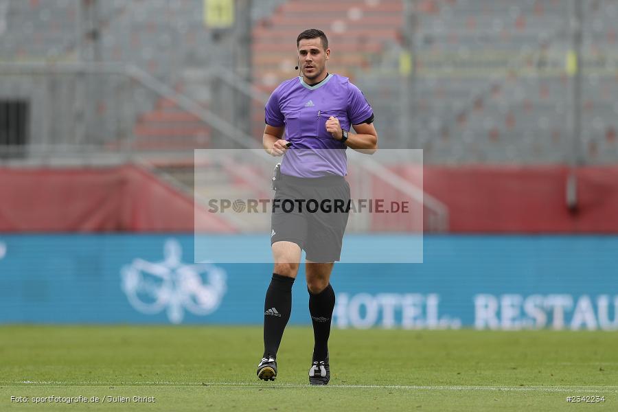 Schiedsrichter, Elias Wörz, FLYERALARM Arena, Würzburg, 03.10.2022, sport, action, BFV, Fussball, Oktober 2022, Saison 2022/2023, 15. Spieltag, Regionalliga Bayern, SVW, FWK, SV Wacker Burghausen, TSV Karlburg - Bild-ID: 2342234