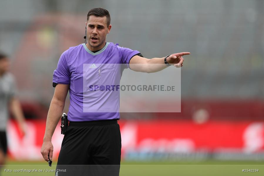 Schiedsrichter, Elias Wörz, FLYERALARM Arena, Würzburg, 03.10.2022, sport, action, BFV, Fussball, Oktober 2022, Saison 2022/2023, 15. Spieltag, Regionalliga Bayern, SVW, FWK, SV Wacker Burghausen, TSV Karlburg - Bild-ID: 2342239
