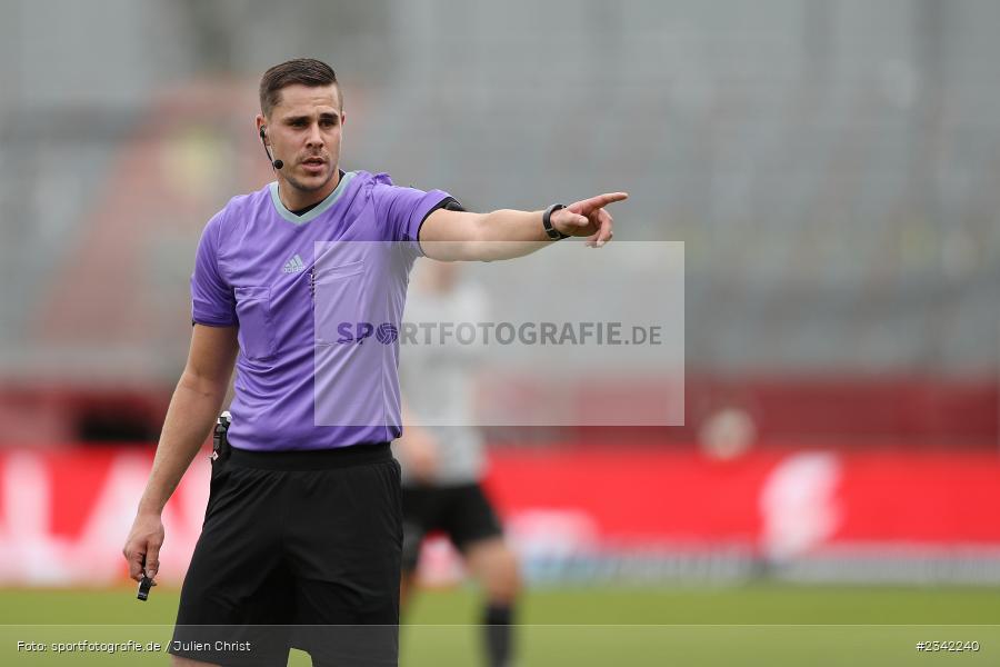 Schiedsrichter, Elias Wörz, FLYERALARM Arena, Würzburg, 03.10.2022, sport, action, BFV, Fussball, Oktober 2022, Saison 2022/2023, 15. Spieltag, Regionalliga Bayern, SVW, FWK, SV Wacker Burghausen, TSV Karlburg - Bild-ID: 2342240