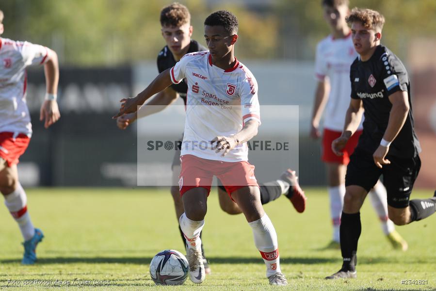 Justin Bolfrey, KRE Sportpark, Würzburg, 09.10.2022, sport, action, BFV, Fussball, Oktober 2022, Saison 2022/2023, SSV, FWK, A-Junioren, U19 Bayernliga, SSV Jahn Regensburg, FC Würzburger Kickers - Bild-ID: 2342821