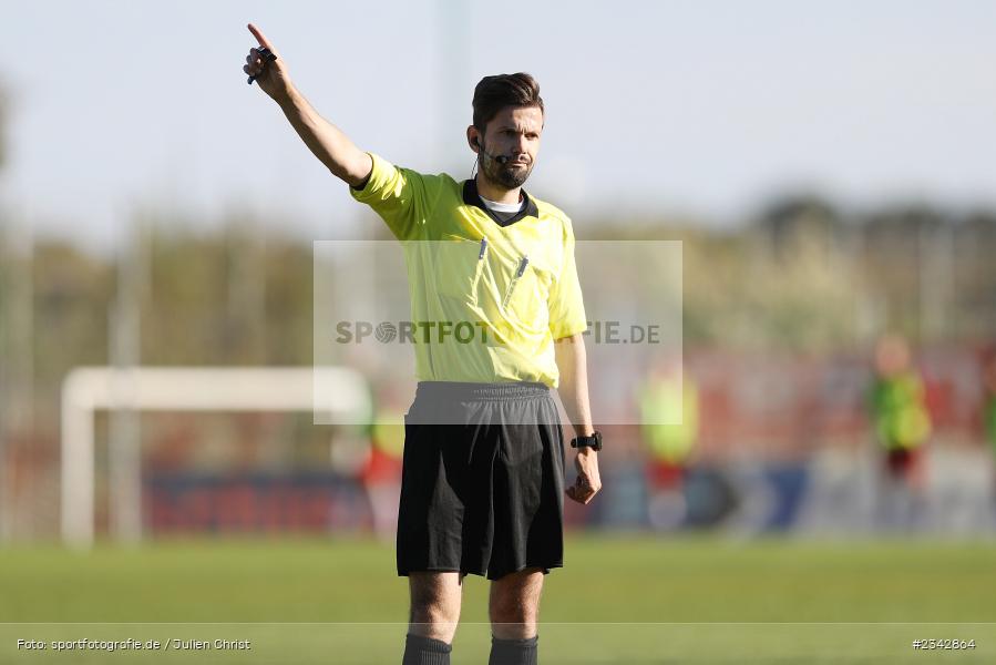 Schiedsrichter, Peter Schweigert, KRE Sportpark, Würzburg, 09.10.2022, sport, action, BFV, Fussball, Oktober 2022, Saison 2022/2023, SSV, FWK, A-Junioren, U19 Bayernliga, SSV Jahn Regensburg, FC Würzburger Kickers - Bild-ID: 2342864