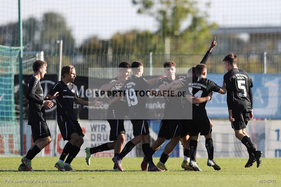 Nick Doktorczyk, Marcel Fischer, Marco Mütsch, Sem Gralek, Torjubel, k.A., KRE Sportpark, Würzburg, 09.10.2022, sport, action, BFV, Fussball, Oktober 2022, Saison 2022/2023, SSV, FWK, A-Junioren, U19 Bayernliga, SSV Jahn Regensburg, FC Würzburger Kickers - Bild-ID: 2342951