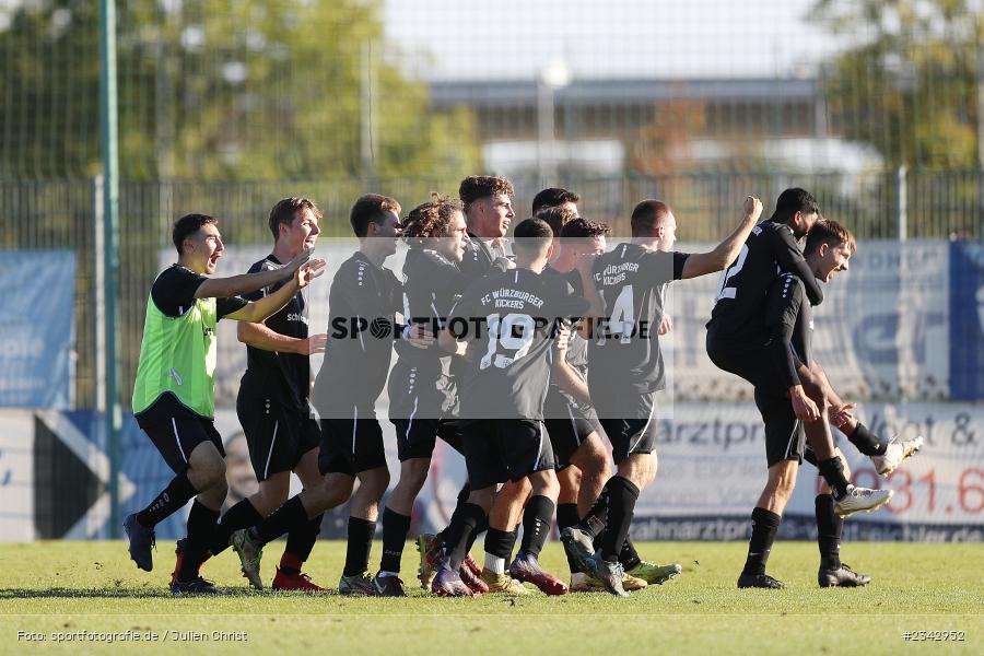 Nick Doktorczyk, Marcel Fischer, Marco Mütsch, Sem Gralek, Torjubel, k.A., KRE Sportpark, Würzburg, 09.10.2022, sport, action, BFV, Fussball, Oktober 2022, Saison 2022/2023, SSV, FWK, A-Junioren, U19 Bayernliga, SSV Jahn Regensburg, FC Würzburger Kickers - Bild-ID: 2342952