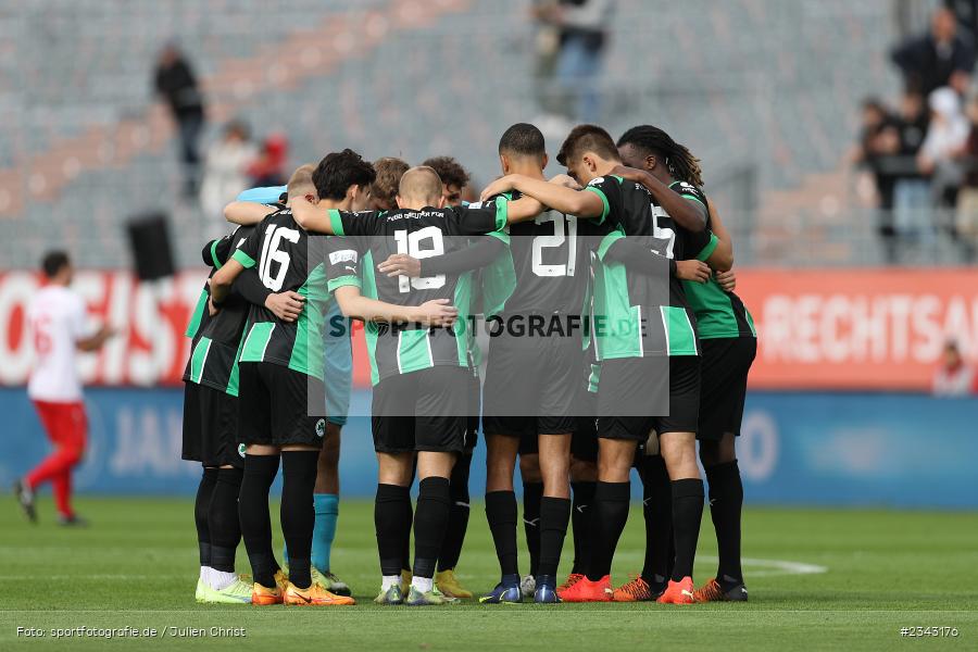 Mannschaftskreis, FLYERALARM Arena, Würzburg, 15.10.2022, sport, action, BFV, Fussball, Oktober 2022, Saison 2022/2023, 17. Spieltag, 4. Liga, RLB, Regionalliga Bayern, SGF, FWK, SpVgg Greuther Fürth II, FC Würzburger Kickers - Bild-ID: 2343176