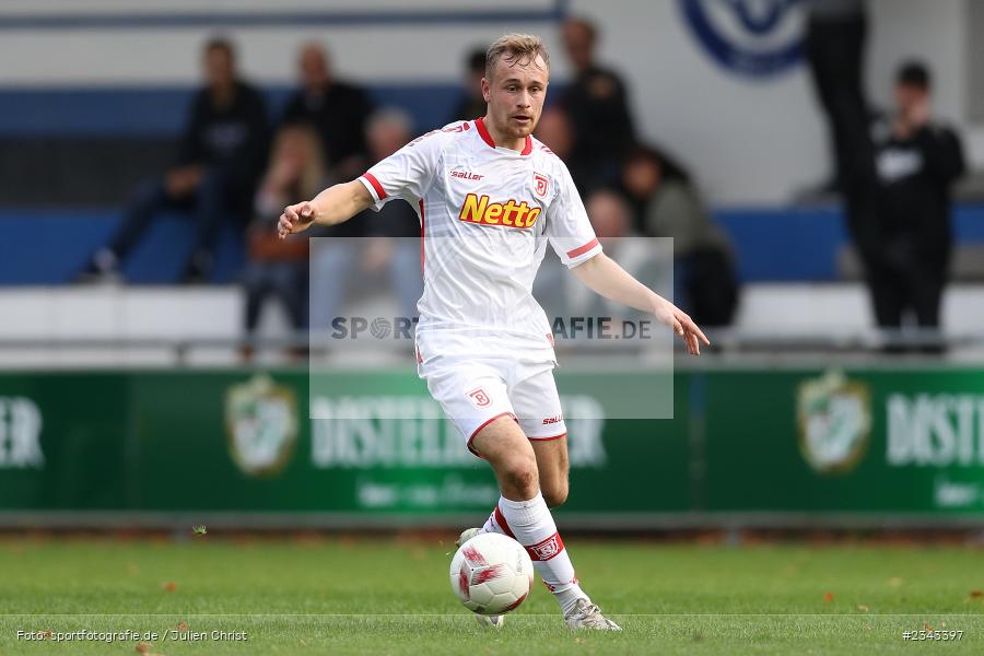 Julian Ziegler, Sepp Endres Sportanlage, Würzburg, 15.10.2022, sport, action, BFV, Fussball, Oktober 2022, Saison 2022/2023, 15. Spieltag, 5. Liga, SSV, FV04, BAY, Bayernliga Nord, SSV Jahn Regensburg II, Würzburger FV - Bild-ID: 2343397