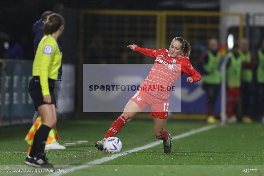 Ball, Seitenlinie, Sydney Lohmann, Dietmar-Hopp-Stadion, Hoffenheim, 02.12.2022, sport, action, Fussball, DFB, Dezember 2022, Saison 2022/2023, 9. Spieltag, FFBL, FLYERALARM Frauen-Bundesliga, FCB, TSG, FC Bayern München, TSG Hoffenheim - Bild-ID: 2347701